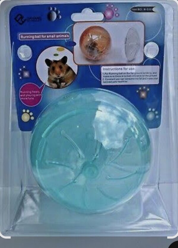 una bola de ejercicio para hámsteres y otros animales pequeños.